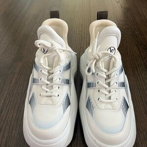 Louis Vuitton sneakers size 37